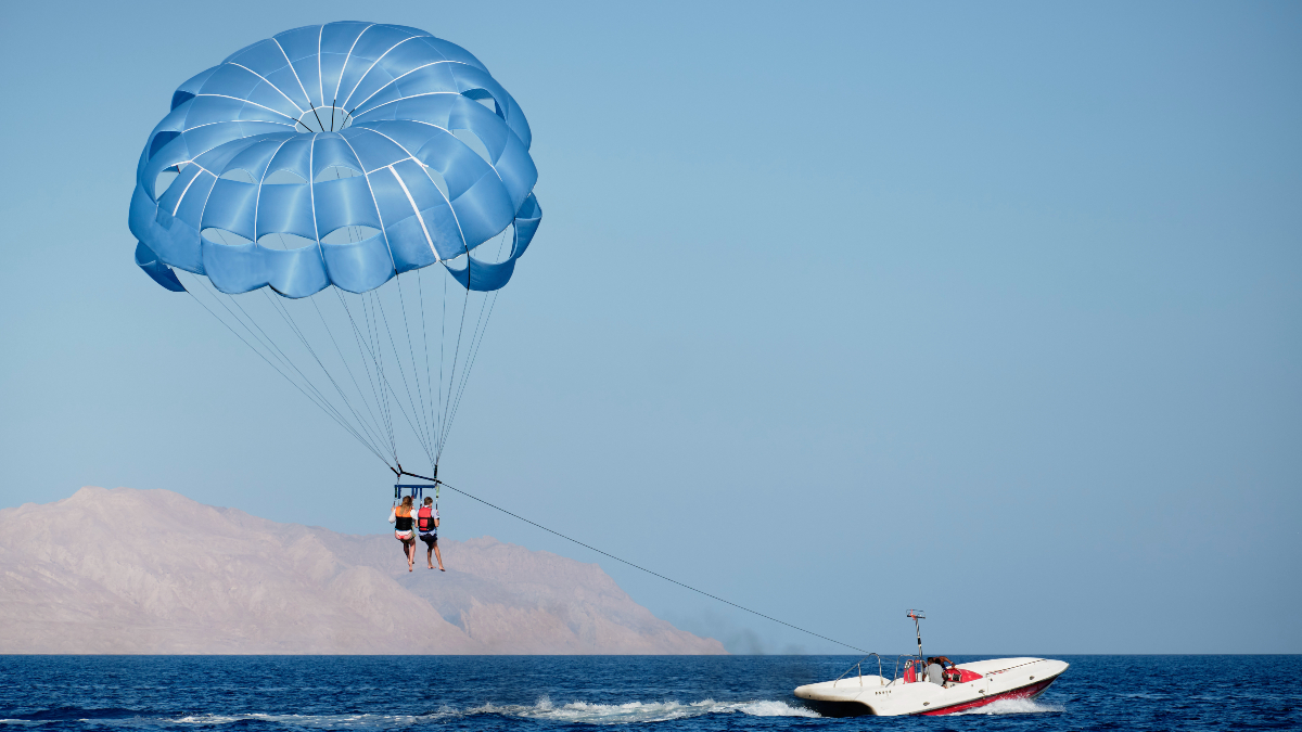 What to Expect When Parasailing for the First Time